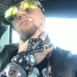 Meet your Posher, Dakota